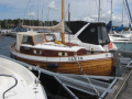 8 Meter one Design Oakhull with mast and sail Motorseglare