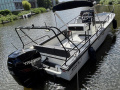 Boston Whaler 22 Outrage Brod s konzolom