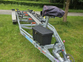 PEGA V-Liner 2700 kg + elektr. lier Dvoosovinska prikolica