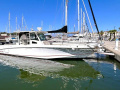 Boston Whaler 370 Outrage Motorna jahta