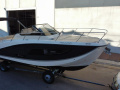 Quicksilver 875 Sundeck Σκάφος με κεντρική κονσόλα