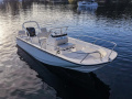 Boston Whaler 190 Montauk Lancha com convés