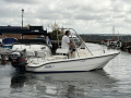 Boston Whaler Dauntless 18 Yate a motor