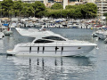 Genesis 37 Flybridge Iate a motor