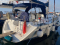 Beneteau oceanis 393 Okeāna klases jahta
