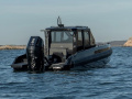 IRON 827 Coupe Bateau à timonerie