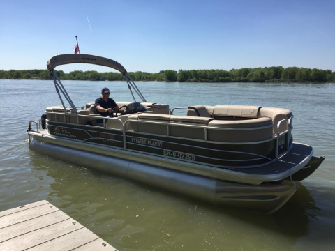 Sun Tracker 26 Party Barge XP3