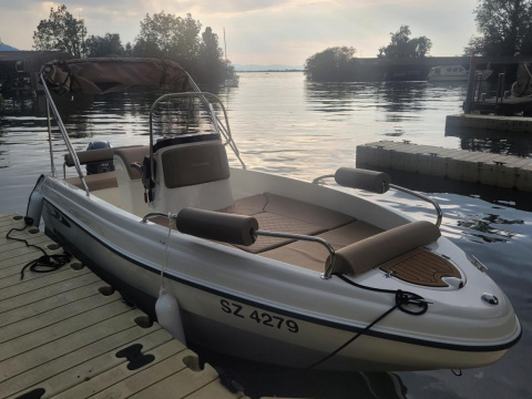 Karel 480 Open mit Bootsplatz