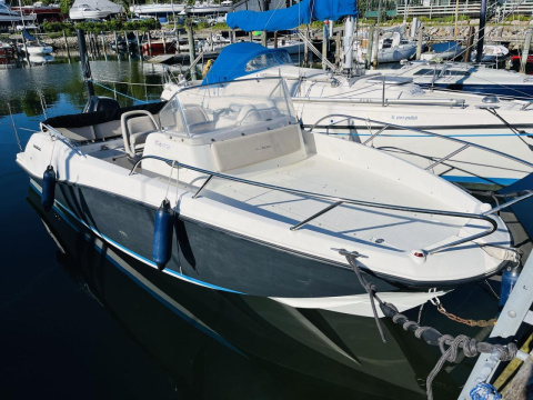 Quicksilver Activ 675 Sundeck