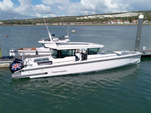 Axopar 37XC Cross Cabin