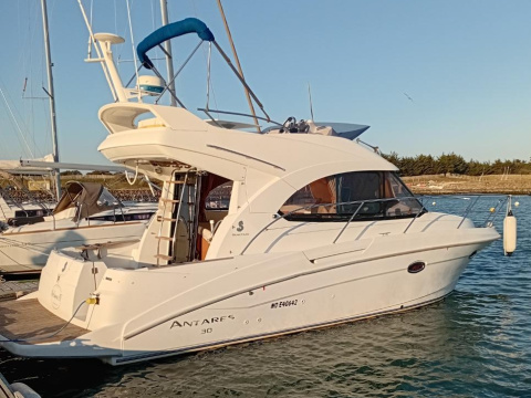 Beneteau Antares 30 FLY