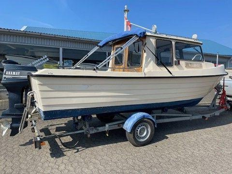 1989 Uttern 6000 med Yamaha 60 hk samt Brenderup tra, DKK 74.900,-