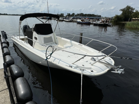 Boston Whaler 240 Dauntless