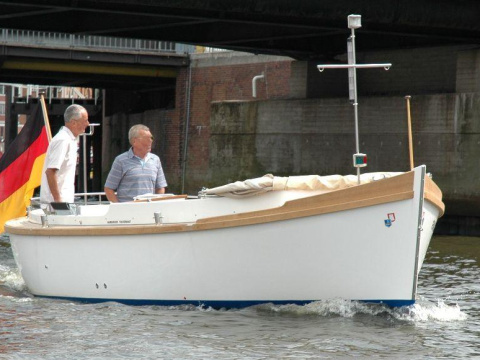 AMS Marine Yachten Hamburger Tuckerboot 675