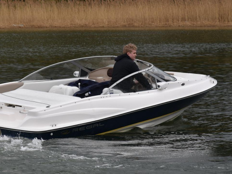 Regal 1800 LSR BOWRIDER