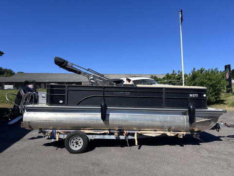 Pontoon 22