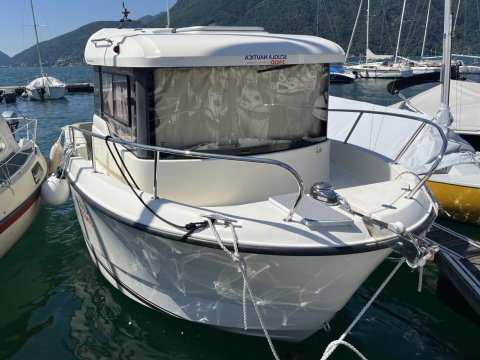 Quicksilver Pilothouse 605