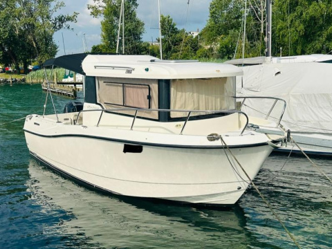 Quicksilver Pilothouse 675