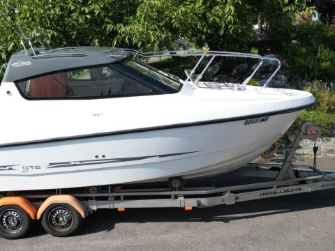 Galia 670 Middle Cabin