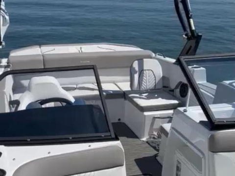 Glastron 225 surf Gtd