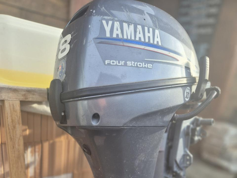 YAMAHA 8 PS