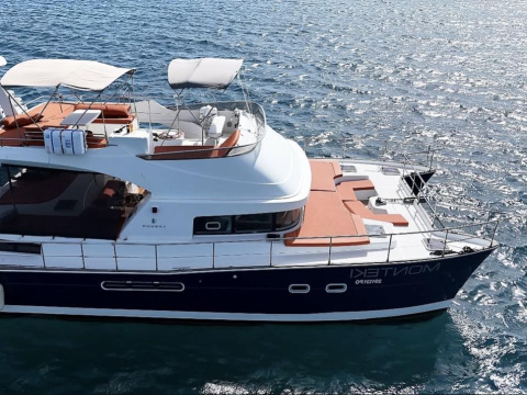 Lagoon Power 44