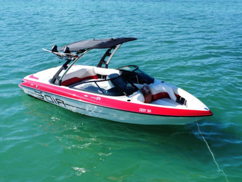 Malibu Bateau de wake board