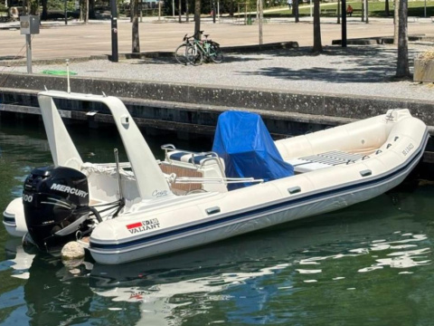 Valiant 750 Cruiser