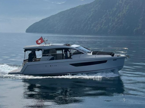 Sealine C330