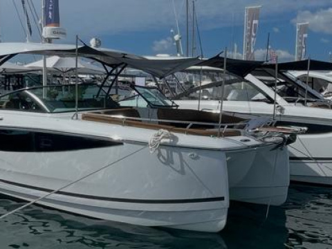 Jeanneau TH 33 Power Katamaran