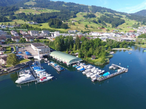 Bootsliegeplatz Hensa im Hafen Altendorf