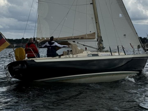 Camper & Nicholsons 35