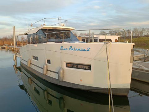 Cobra Futura 36