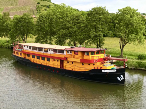 Fahrgastschiff