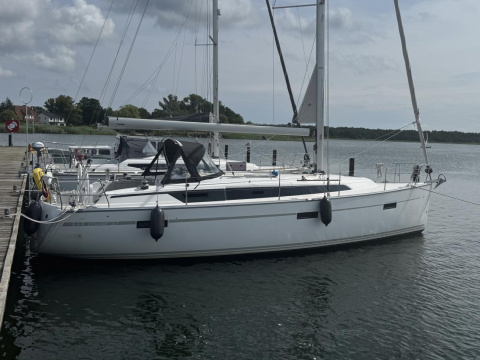 Bavaria Cruiser 37