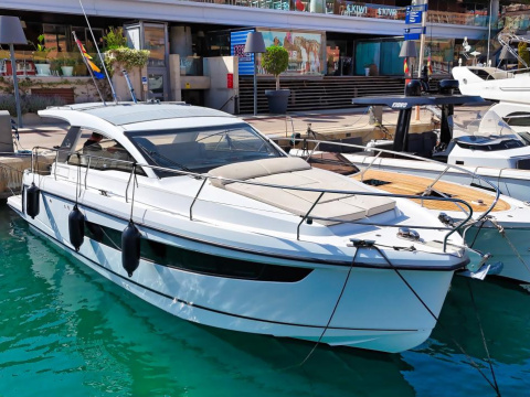 Sealine S 335