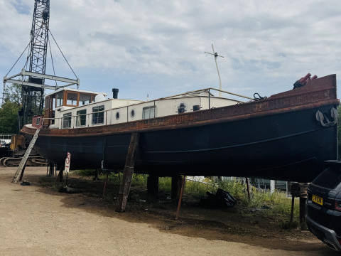 Luxemotor Dutch barge