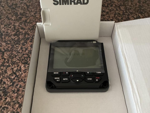Simrad AP24 ja IS20 Wind Sensor