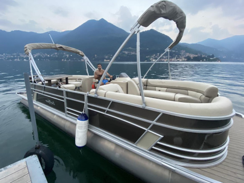 Sunchaser Eclipse 8525 Entertainer