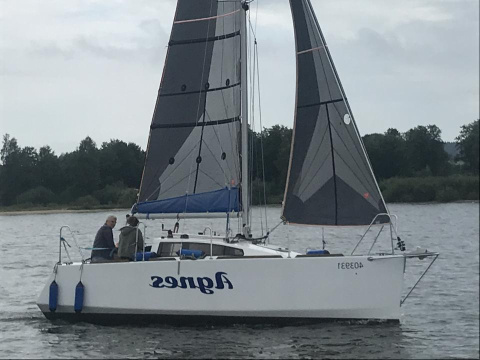 jonascatamaran.cz Sharpie 7,40m Agnes