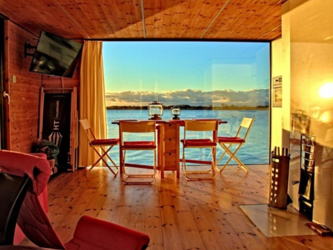 HT Houseboats HT10