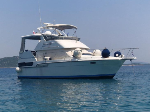 Carver 33 Aft Cabin