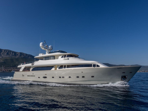 Ferretti Custom Line Navetta 30