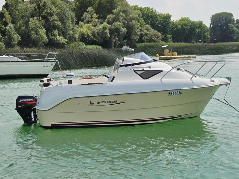 Quicksilver cabin 460