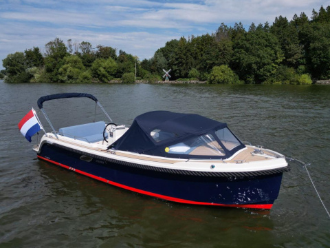 Interboat DE Intender 750 Cabin