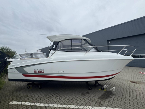 Beneteau Antares 6.80 - Yamaha F115