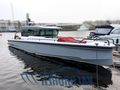 Axopar 37 XC Cross Cabin