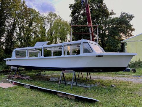 10 Ausflugsboot
