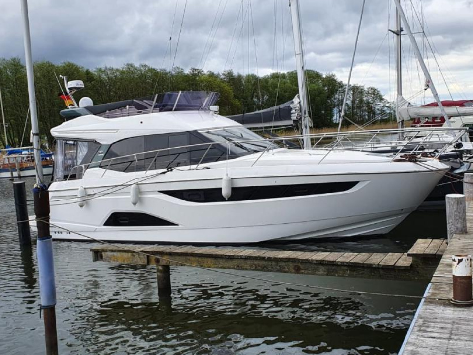 2017 Bavaria R 40 Fly Erstbesitz, EUR 369.000,-