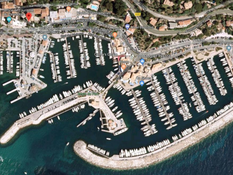Place de port 11,50m par 3.45m au Lavand